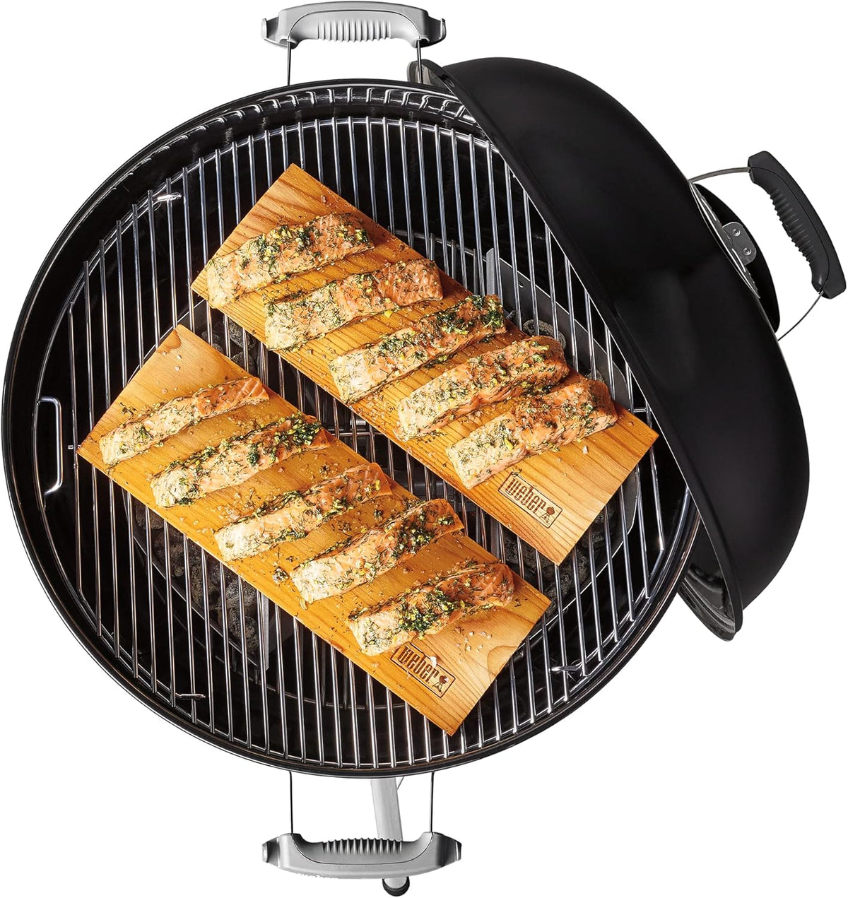 Weber Classic Kettle barbecue au charbon de bois, surface de cuisson Ø 57cm, barbecue avec couvercle et cuve en acier emaillé, thermomètre intégré au couvercle, trépied et roues - Noir (1341504)