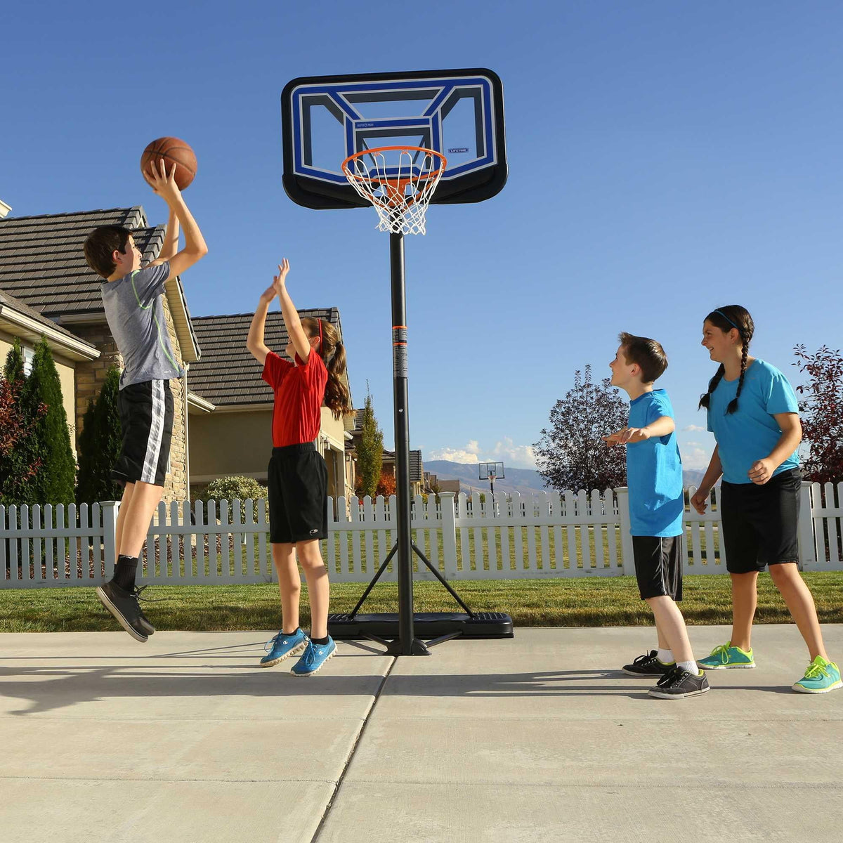 Lifetime Aro de Baloncesto Portátil Ajustable de 44 Pulgadas con Policarbonato – 90114