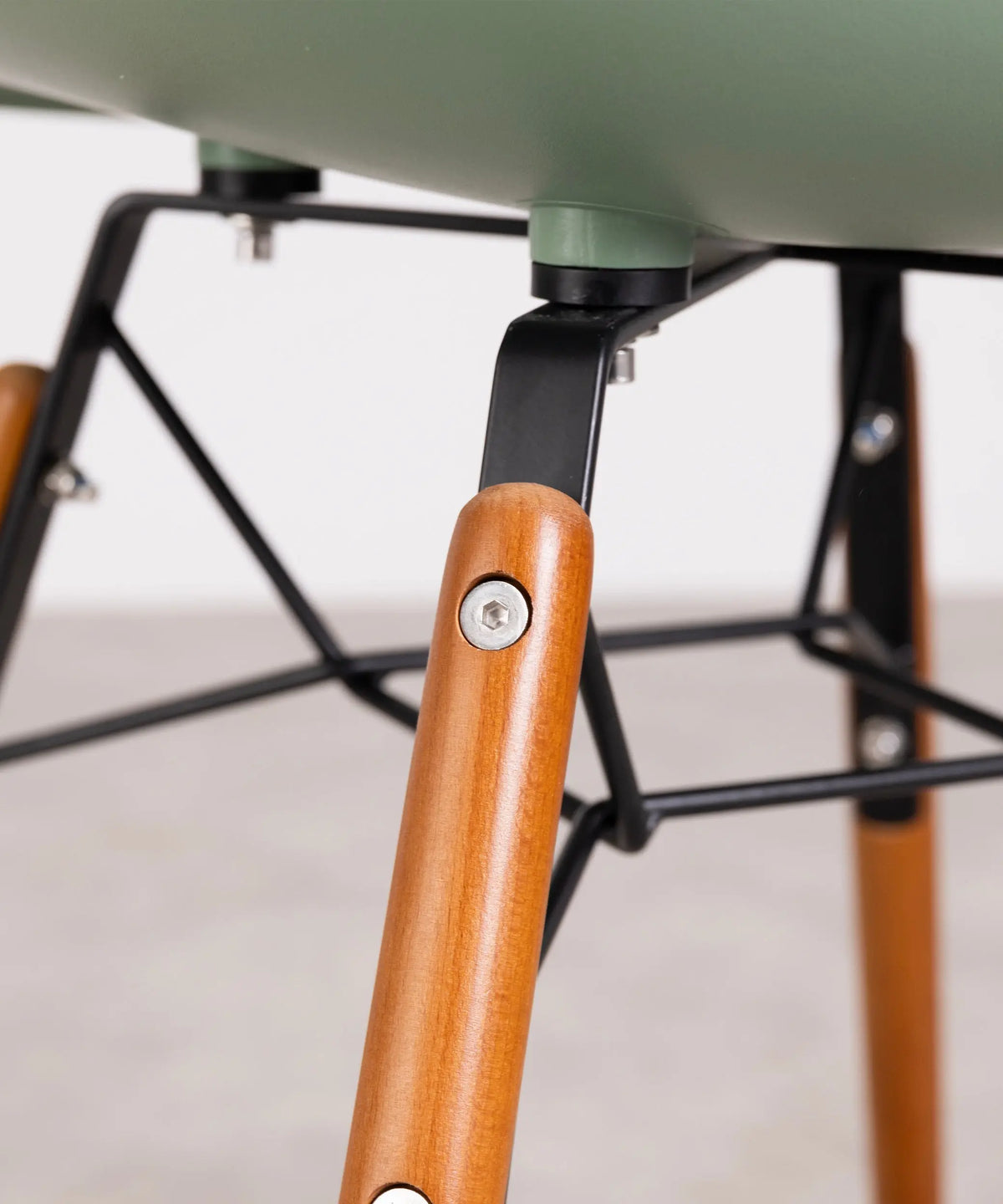 Silla de Polipropileno y Madera Elon