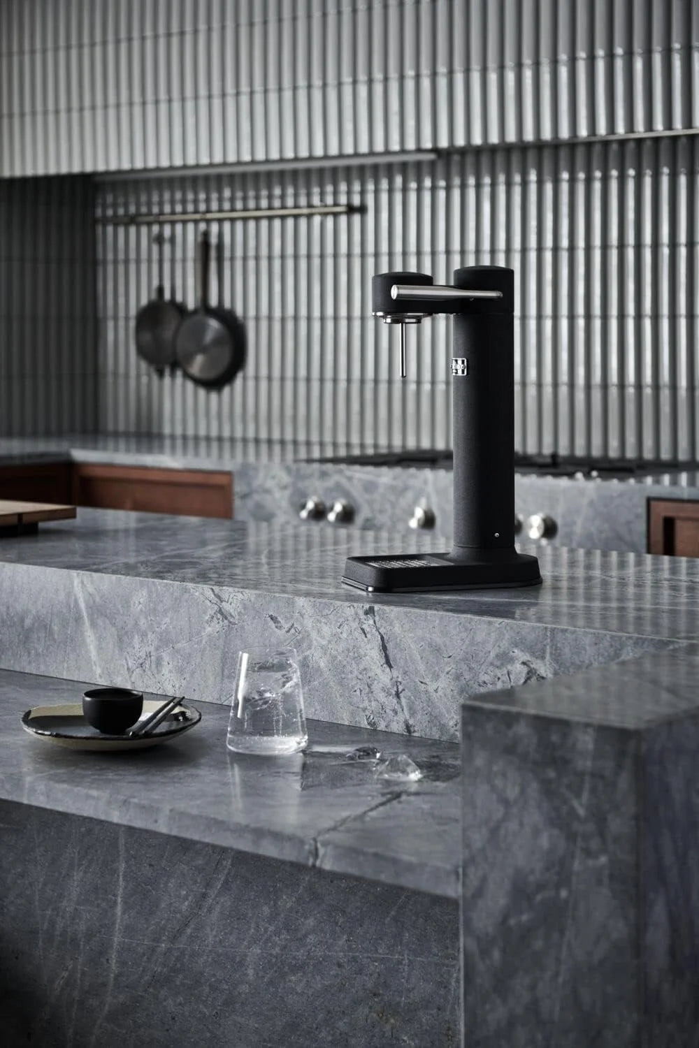 Aarke Carbonator 3, Máquina Gasificadora de Agua en Acero Inoxidable, incluye Dos Botellas (800ml), Acabado en Negro