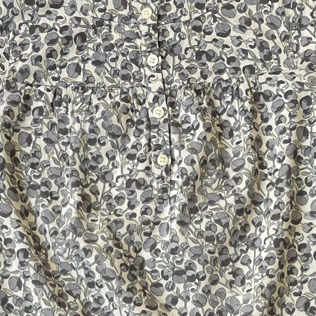 4A - Blouse boutons de fleurs bleues