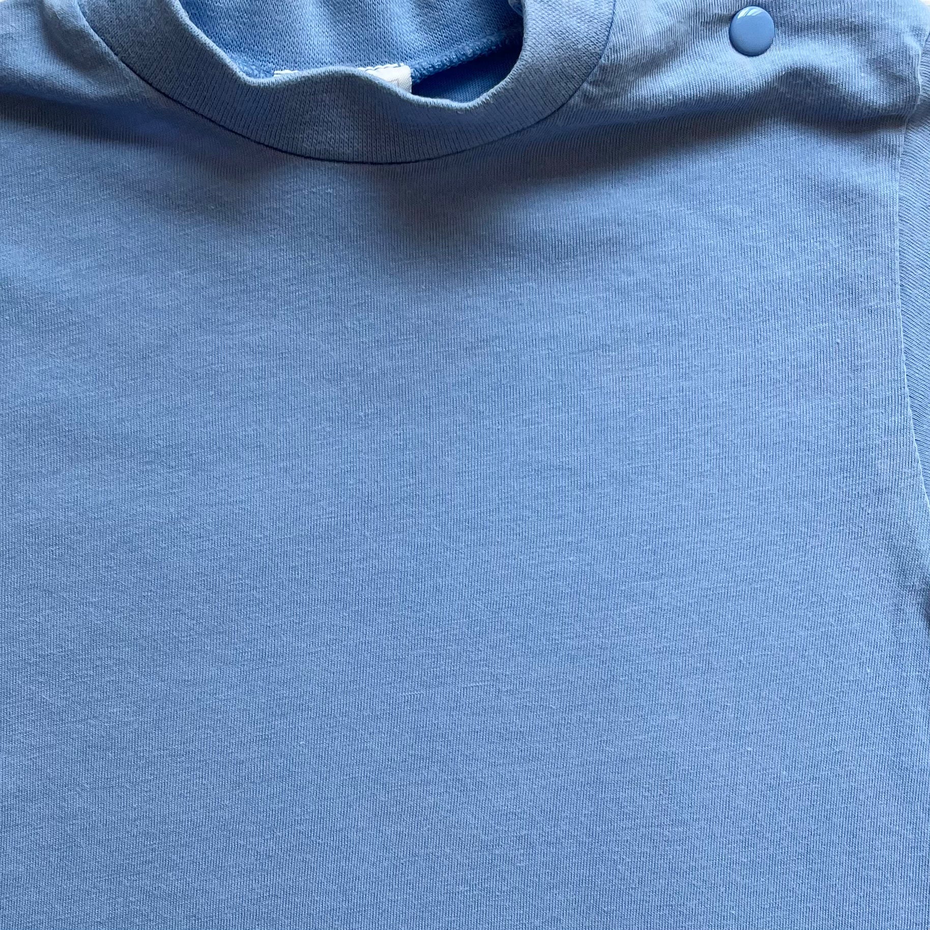 12M - Tshirt beau bleu Marque vintage