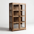 Vitrine en bois marron avec deux portes vitrées, étagères et panneaux latéraux en verre