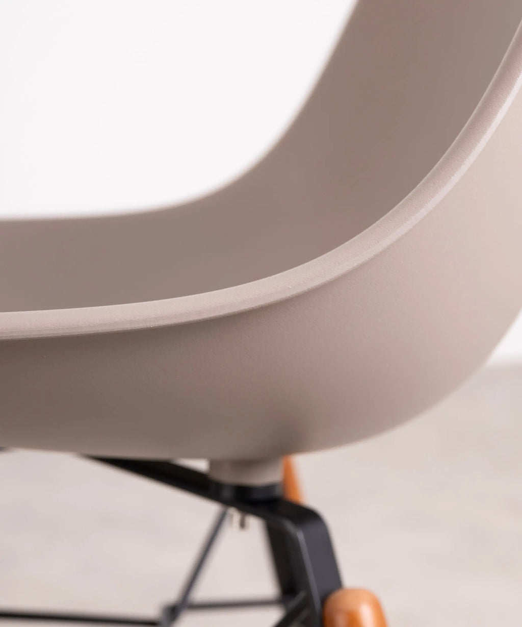 Silla de Polipropileno y Madera Elon