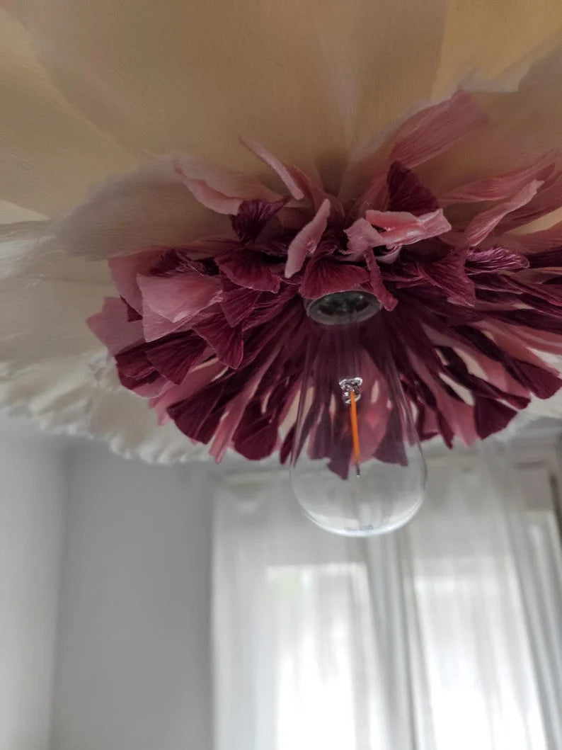 Pantalla de lámpara de papel crepé blanco y rosa, adorno floral colgante hecho a mano.