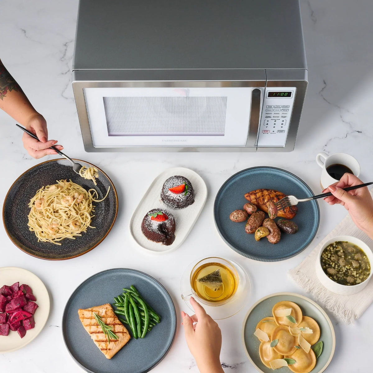 Farberware Classic 1.1 Cu. Ft. 1000-Watt Microwave Oven