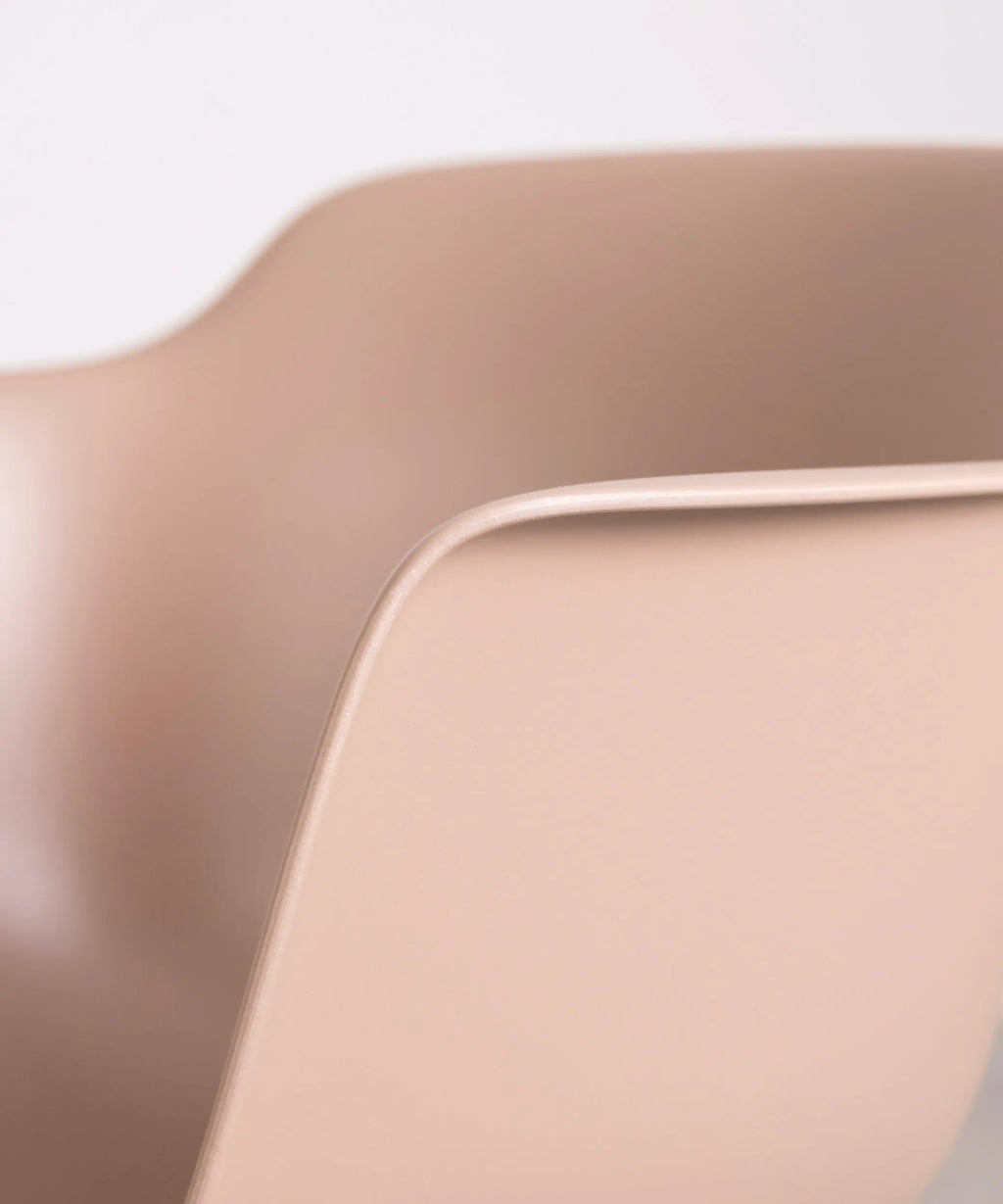 Silla de Polipropileno y Madera Elon Arms