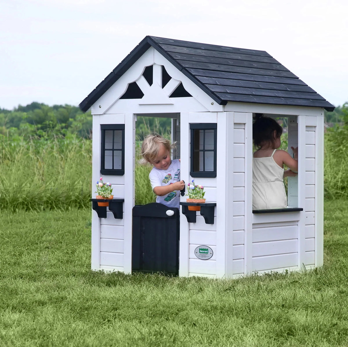 Casita de Juegos Backyard Discovery Sweetwater – Blanca